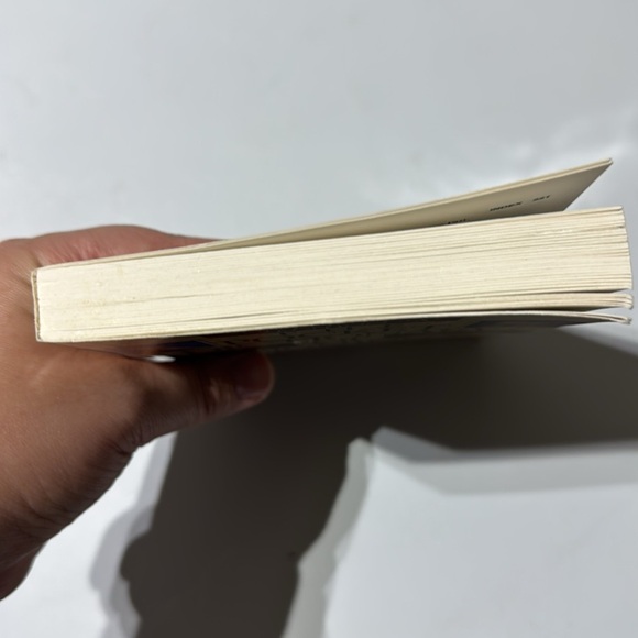 Paperback | Book | The Pocket Dictionary of Signing Book - Picture 5 of 8